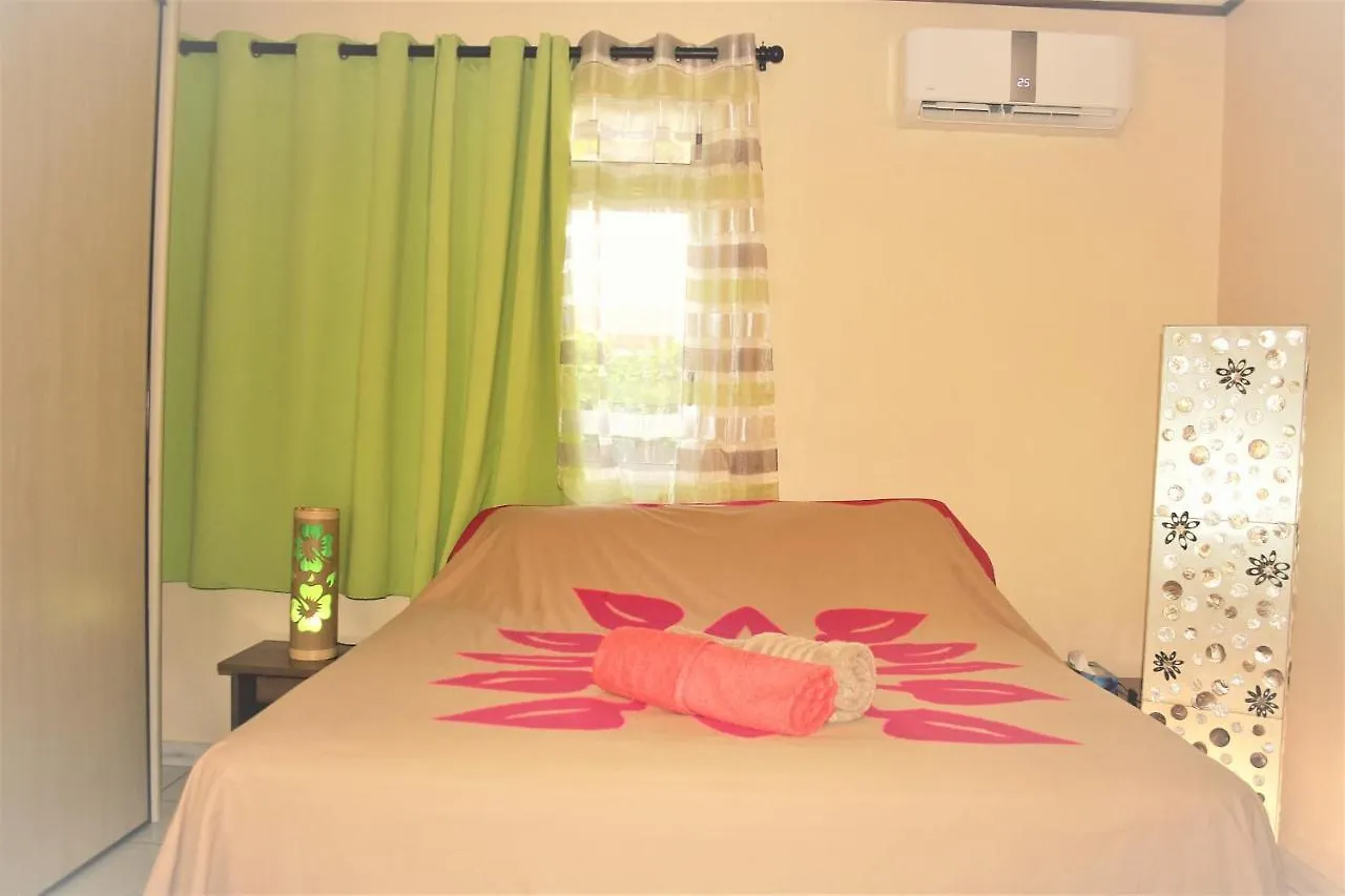 Tahiti - Sanny'S Place Room & Pool Punaauia